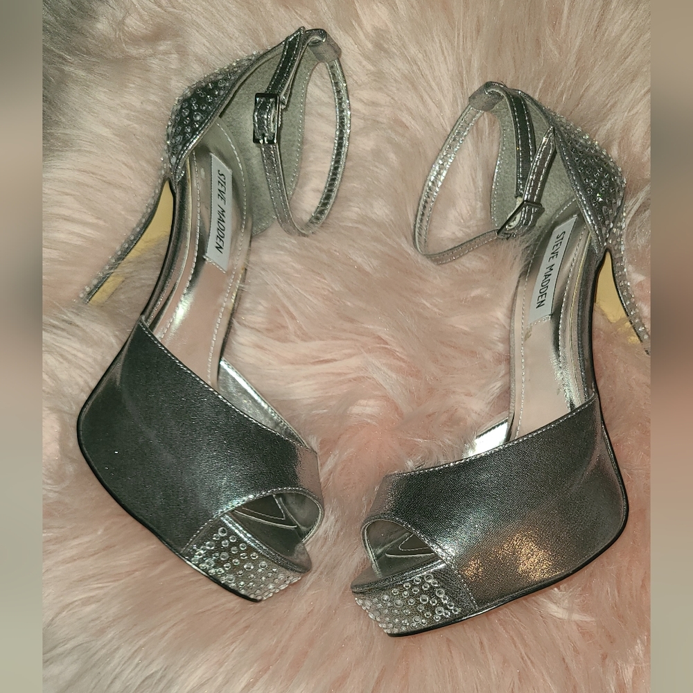 Silver Steve Madden Nairi - size 9